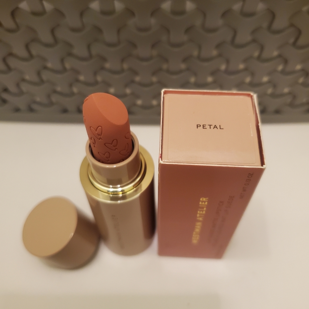 Westman Atelier Lip Suede Hydrating Matte Lipstick with Hyaluronic Acid PETAL - Picture 5 of 8